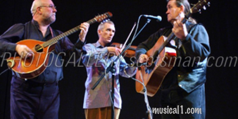 Michael Marra on the fiddle