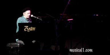 The Singing Moth Plays Aberdeen's Lemon Tree