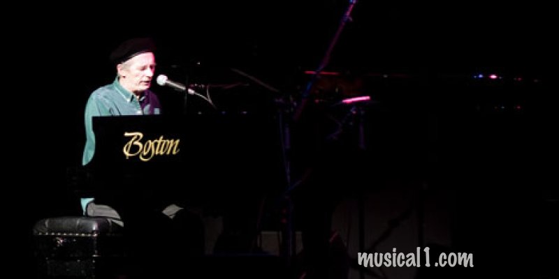 The Singing Moth Plays Aberdeen's Lemon Tree