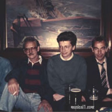 lads-in-the-tay-bridge-bar_