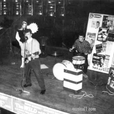 58-The_Mystery_Men_2